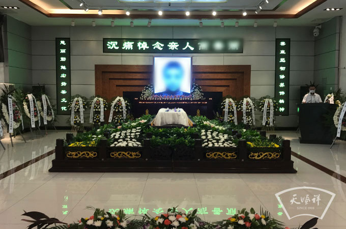 虔诚的佛教信徒高女士在昌平殡仪馆举办告别仪式