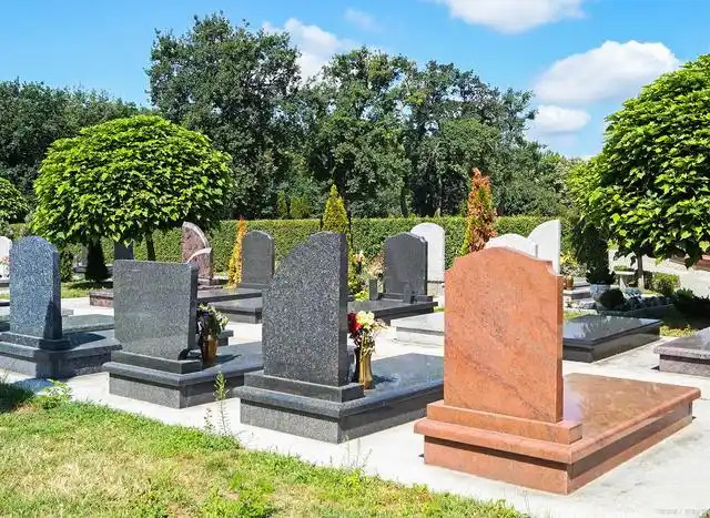 墓地的真正含义：超越生死的宁静与传承