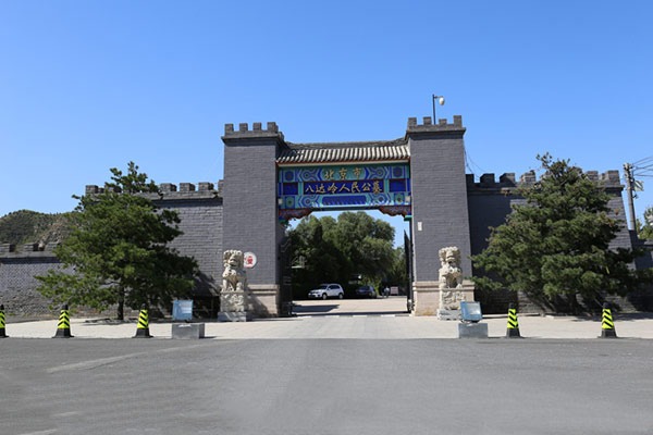 墓地：历史与文化的沉默史官
