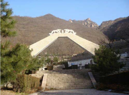 九公山长城纪念林：长城脚下的生命礼赞